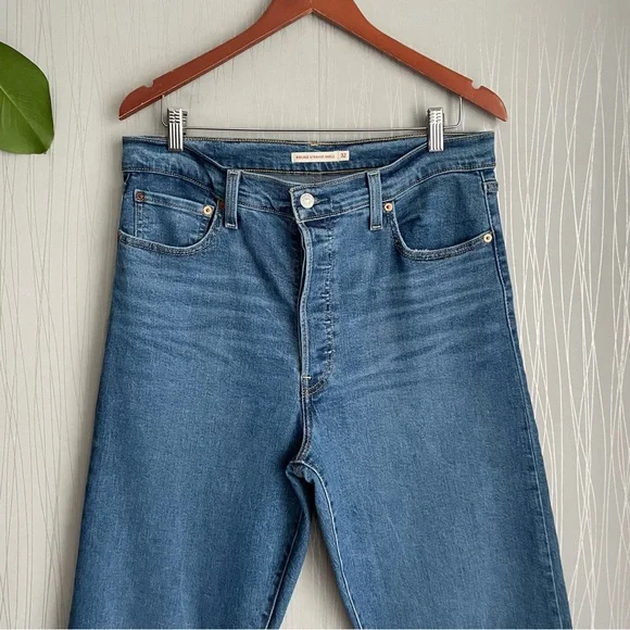 Levi’s Ribcage Straight Ankle Jeans size 32 - Picture 2 of 10